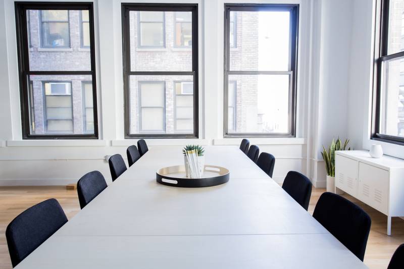 Aménagement de bureaux avec cloisons amovibles et création d'open spaces pour une société d'Aix les Milles